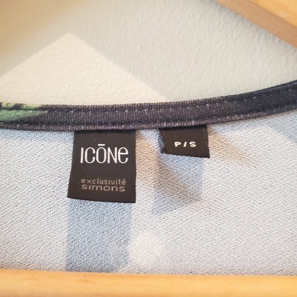 Icone (Simons) Floral Print Wrap Shirt (Small) - Picture 3 of 4